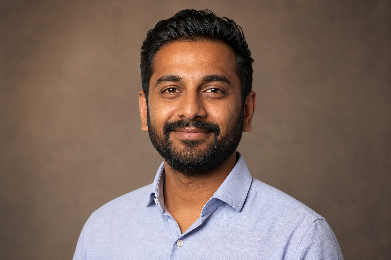 E-commerce founder portrait in studio light